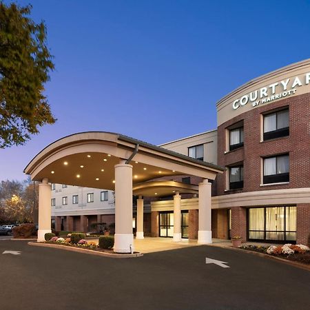 Courtyard Wall At Monmouth Shores Corporate Park Exterior foto
