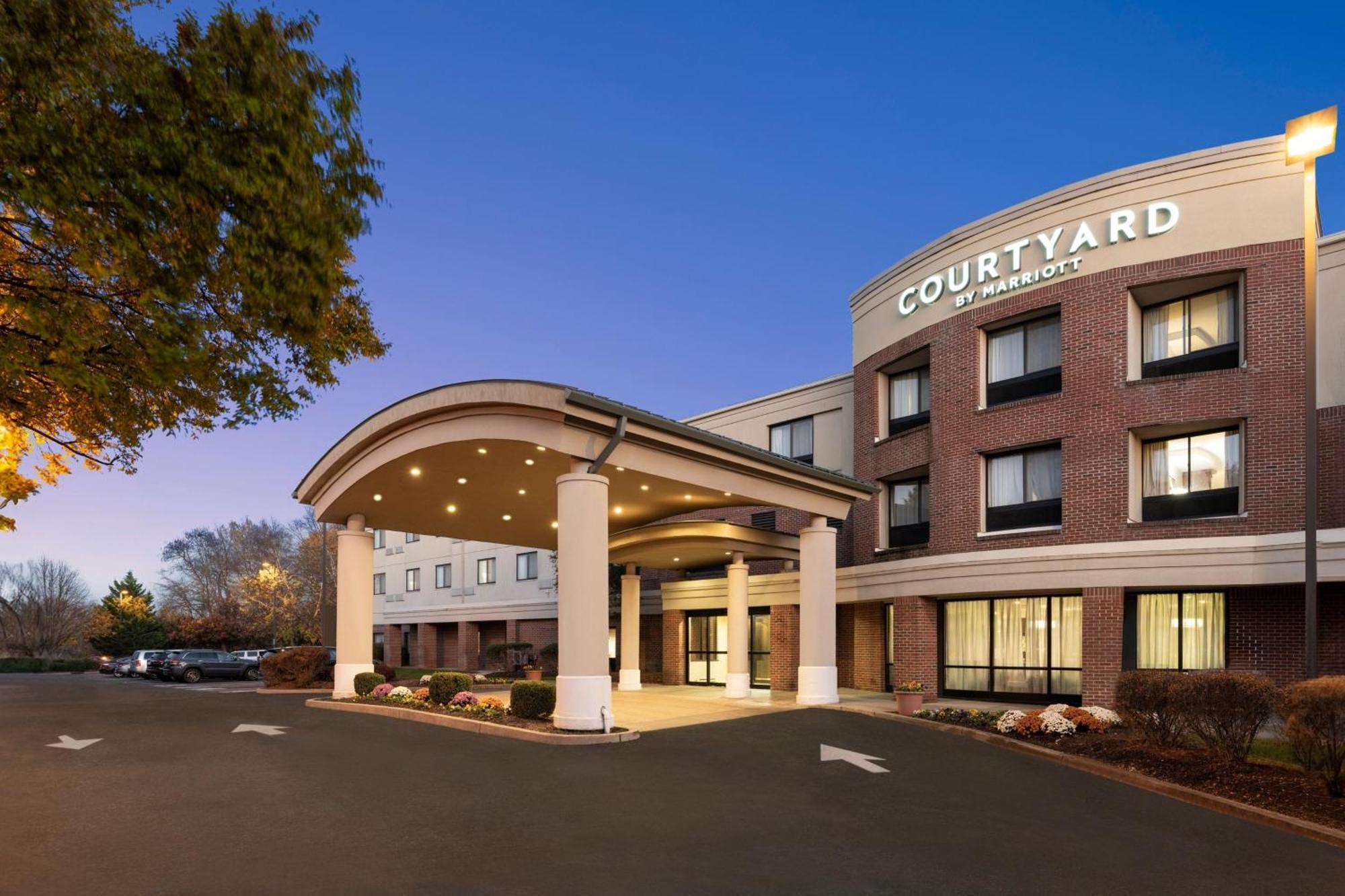 Courtyard Wall At Monmouth Shores Corporate Park Exterior foto