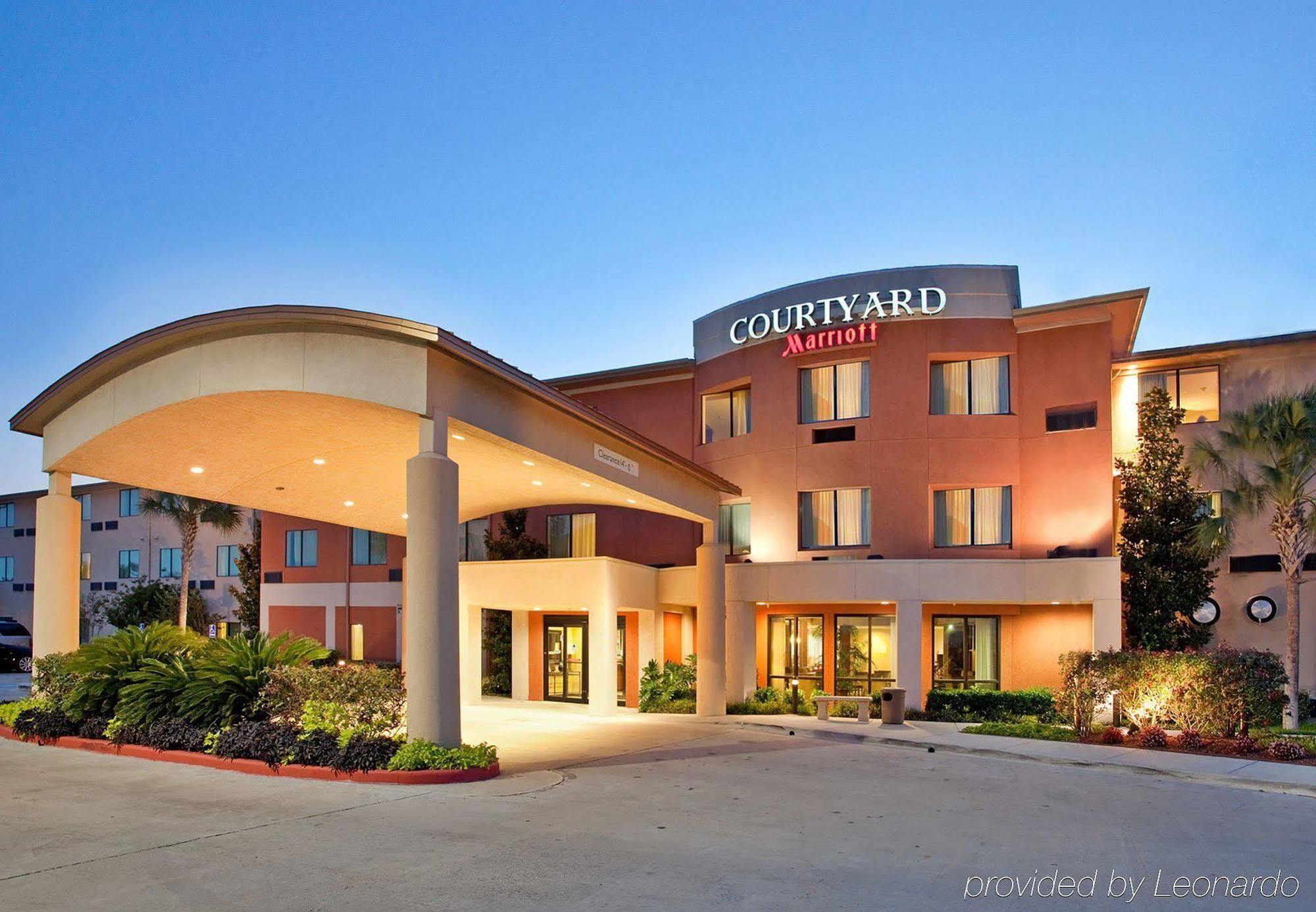 Courtyard Wall At Monmouth Shores Corporate Park Exterior foto